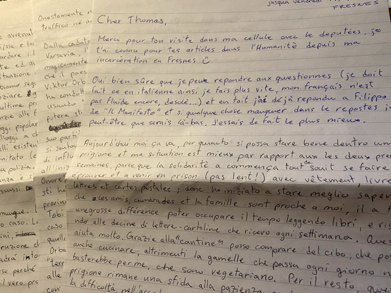 Photo d’une lettre manuscrite envoyée par Gino Abazaj, menacé d’extradition vers la Hongrie, à l’Humanité.  Après une première rencontre dans sa cellule à Fresnes, début février, Rexhino Abazaj, dit « Gino », a écrit une lettre de huit pages à l’Humanité dans laquelle il raconte son parcours, ses craintes et ses espoirs.