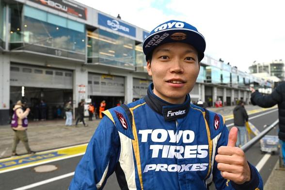 「グランツーリスモ」王者がリアルニュルブルクリンクに挑戦！ 完全プライベート自費参戦のTOYO TIRES社員・宮園拓真選手に注目です！【みどり独乙通信】 - Auto Messe Web