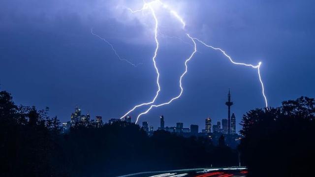 Frankfurt führt 2024 bei Blitzeinschlägen in Deutschland