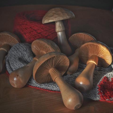 Seweral darning mushrooms.