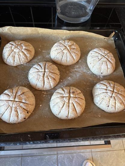 Walnuss-Joghurtbrötchen mit Ahornsirup