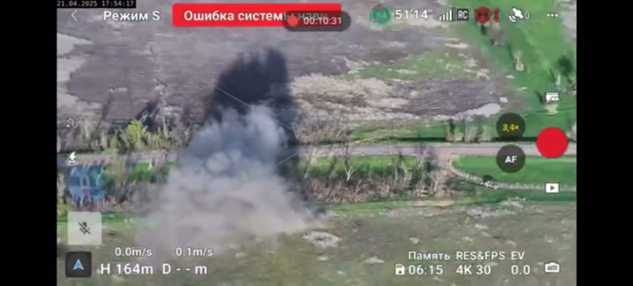 Ciao Reddit, ho già pubblicato un video di russi che attaccano le moto. Questa volta, i russi stanno attaccando gli scooter elettrici. Vorrei chiedere il tuo aiuto nell'acquisto di un drone per questi ragazzi che trattono questi attacchi ($ 860) in più nei commenti.