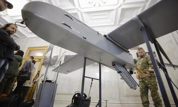 El Sistema Aéreo No Tripulado FP-1 en Kiev, Ucrania. (EFE/EPA/SERGEY DOLZHENKO)