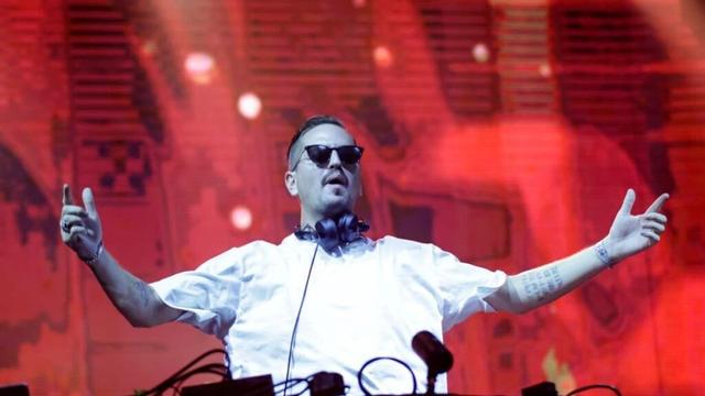 Robin Schulz, Xzibit und Schlagerstars am Flughafen