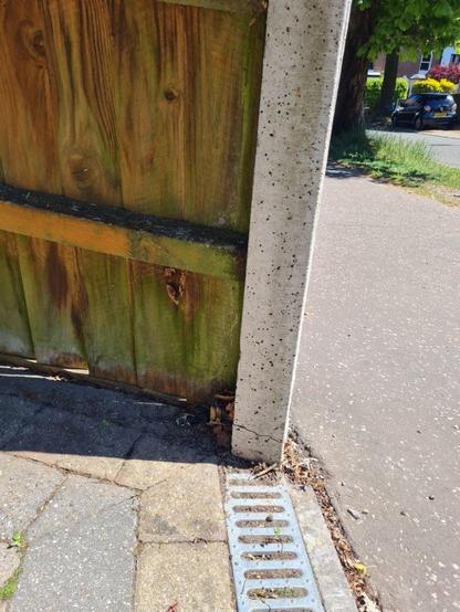 side view of post showing crack through post