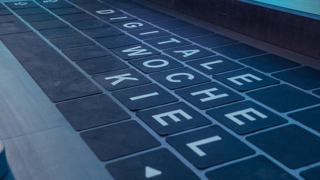 Künstliche Intelligenz und "Big Tech" im Fokus bei Digitaler Woche 2025 | NDR.de - Nachrichten