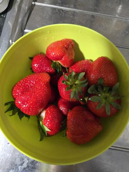 Eine Schale Erdbeeren