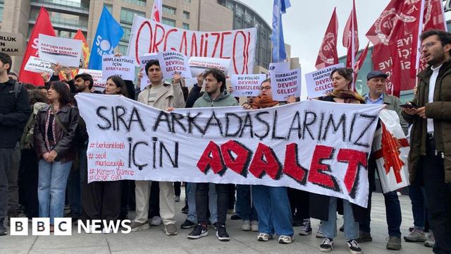 Students holding a banner which reads "Justice for our friends" in Turkish in front of Çağlayan Courthouse