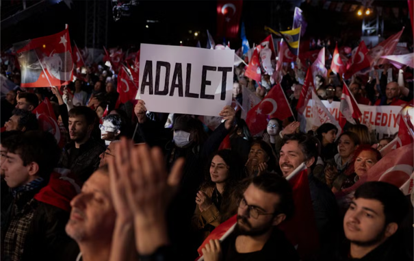 Turquie : les lycéens entrent dans la danse contre la dictature d’Erdogan