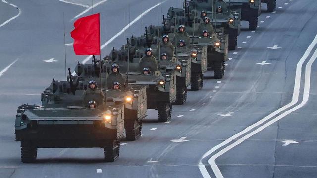 Guerra in Ucraina, attacco di Kiev con droni su Mosca. Cremlino: “Necessario incontro Putin-Trump”
