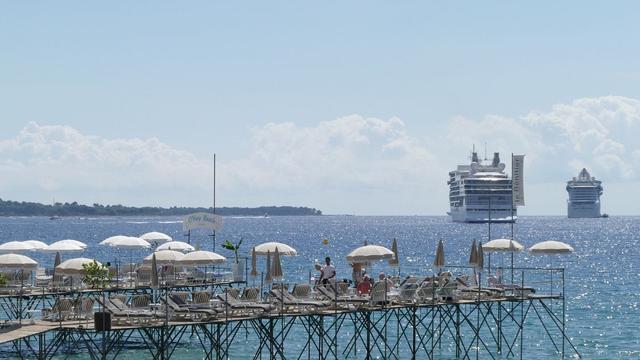 A cruise ship on the French Riviera. | Copyright Pixabay