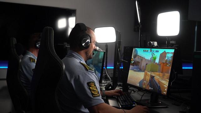 Two police officers in Denmark playing online games with kids. | Copyright Roselyne Min/Euronews