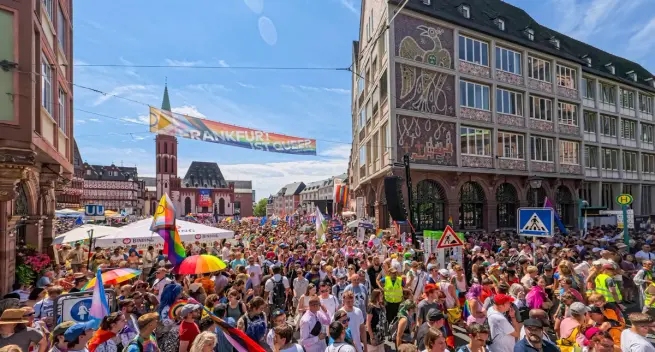 Vielfalt - „Du bist nicht allein“ - Frankfurt ist laut für Toleranz - Gesellschaft