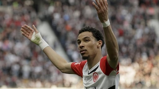 Liverpool rondt transfer van spits Ekitiké van Frankfurt af Liverpool rondt transfer van spits Ekitiké van Frankfurt af