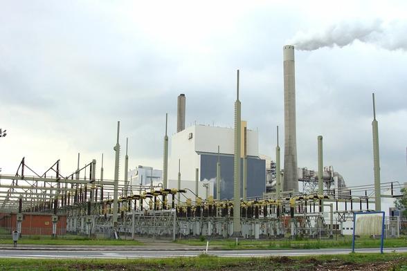 Power station "Centrale Hemweg" in Amsterdam, the Netherlands. In the front the 150 kV switching station, and behind that the two power units: unit 8, which is coal-powered, and in the back unit 7, which is gas-powered.