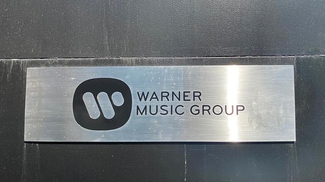 Warner Music Group WMG