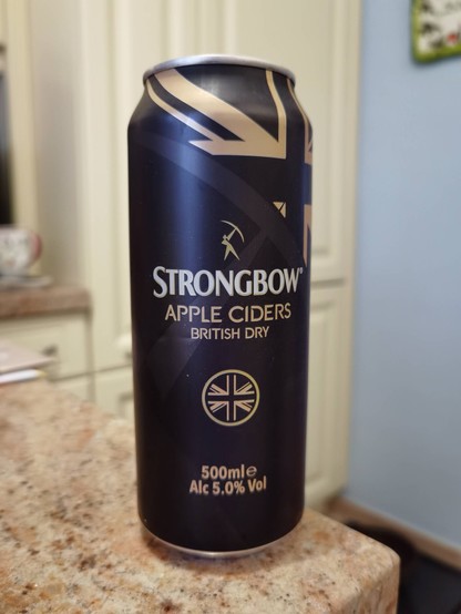 A mostly black 500ml can of Strongbow British Dry Apple Cider.