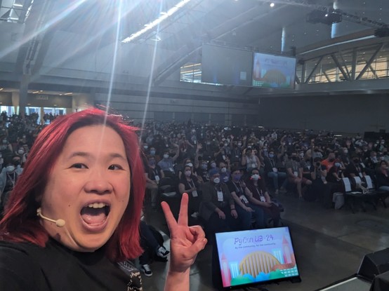 Mariatta selfie on PyCon US 2024 stage with the 2000 audience behind her