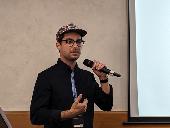 Artur portrait during his talk