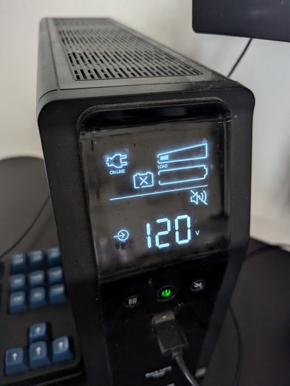 an image of an APC branded UPS saying the battery has failed