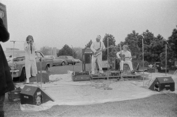 ONO performing on the Northwestern University Lakefill, probably 20 May 1984.

© 1984, 2024 Eric Theise.