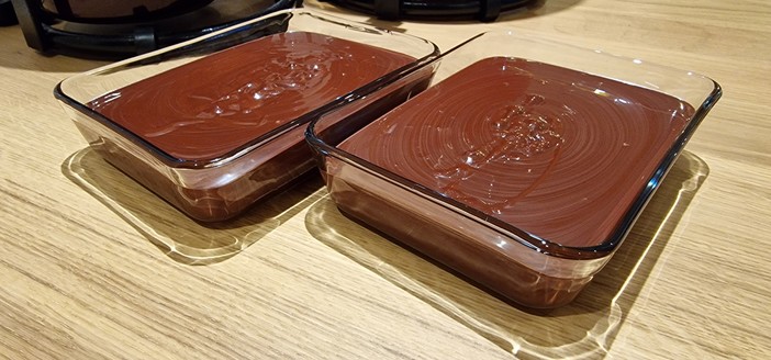 2 glass dishes of fresh, liquid chocolate. Approx 600g per dish.