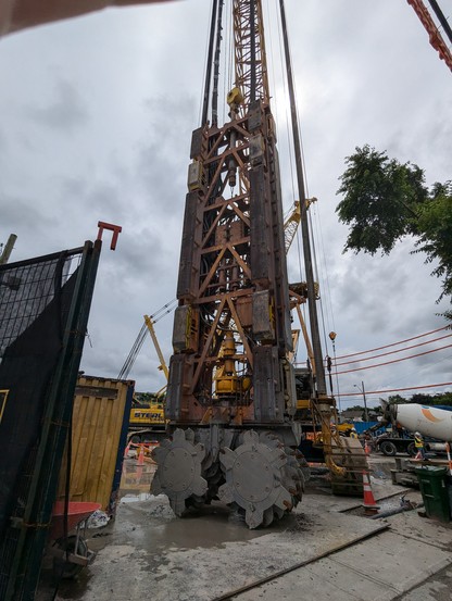 Most of the digging machine, with the cutting head at the bottom.