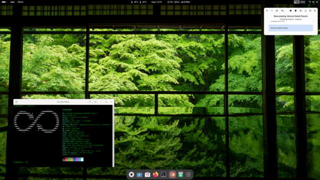 Desktop screenshot with FastFetch in a window and SomaFM playing in another window. 