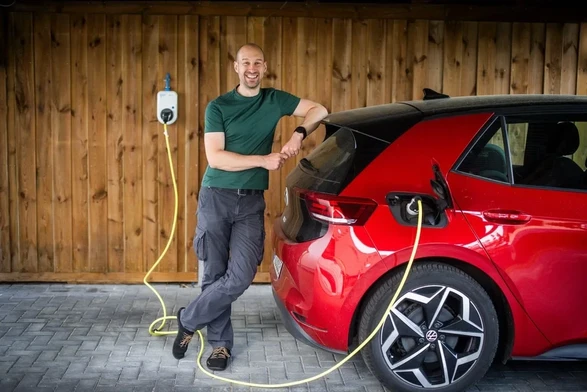 Arne charging his VW ID.3 with solar energy from his evcc-controlled go-e charger.