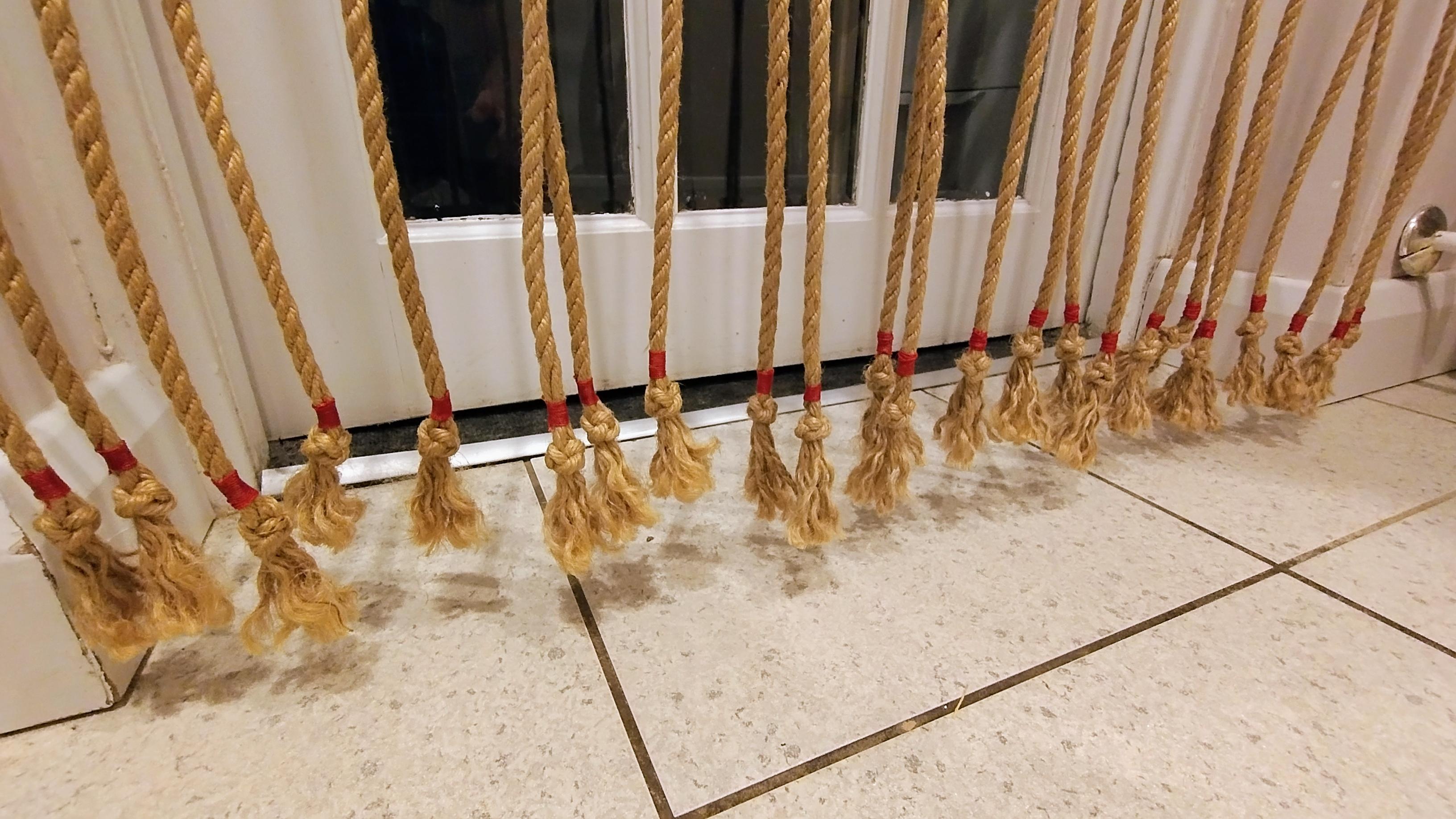 Anti-fly interior door hanging, made from natural 6mm jute rope.