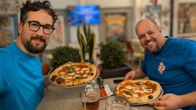 People eating a pizza