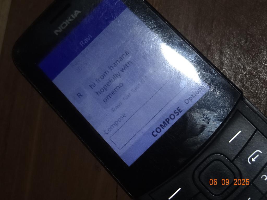 The same phone as in the previous message, but zoomed in a bit closer so you can see the screen a bit more clearly
