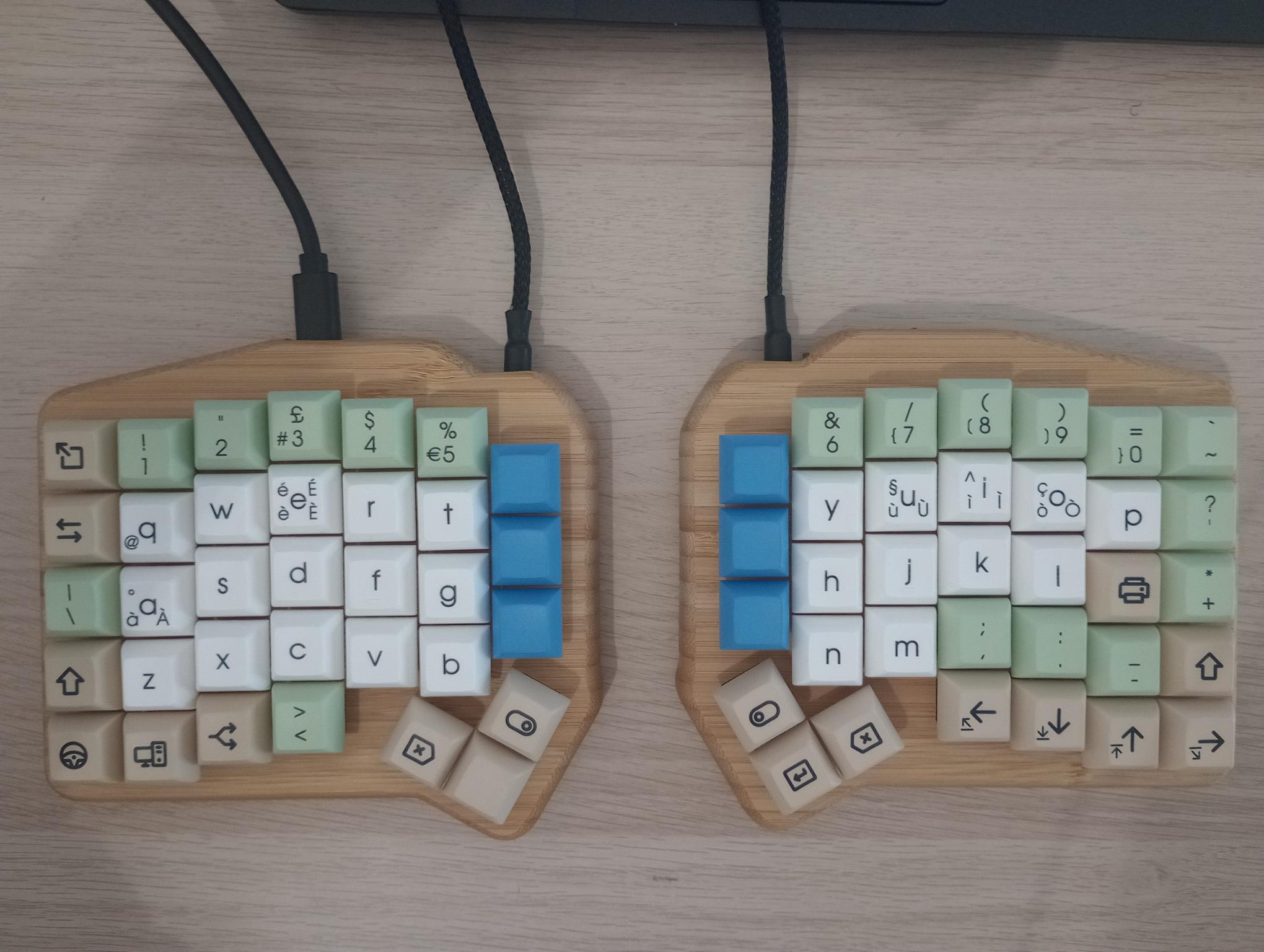 ErgoDash split mechanical keyboard. Bamboo case pre-built by FalbaTech with hotswap Kailh White Box switches. PBT, KAM (uniform) profile, custom-made keycaps made by YuzuKeycaps