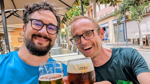 Paolo and Carlton having a beer