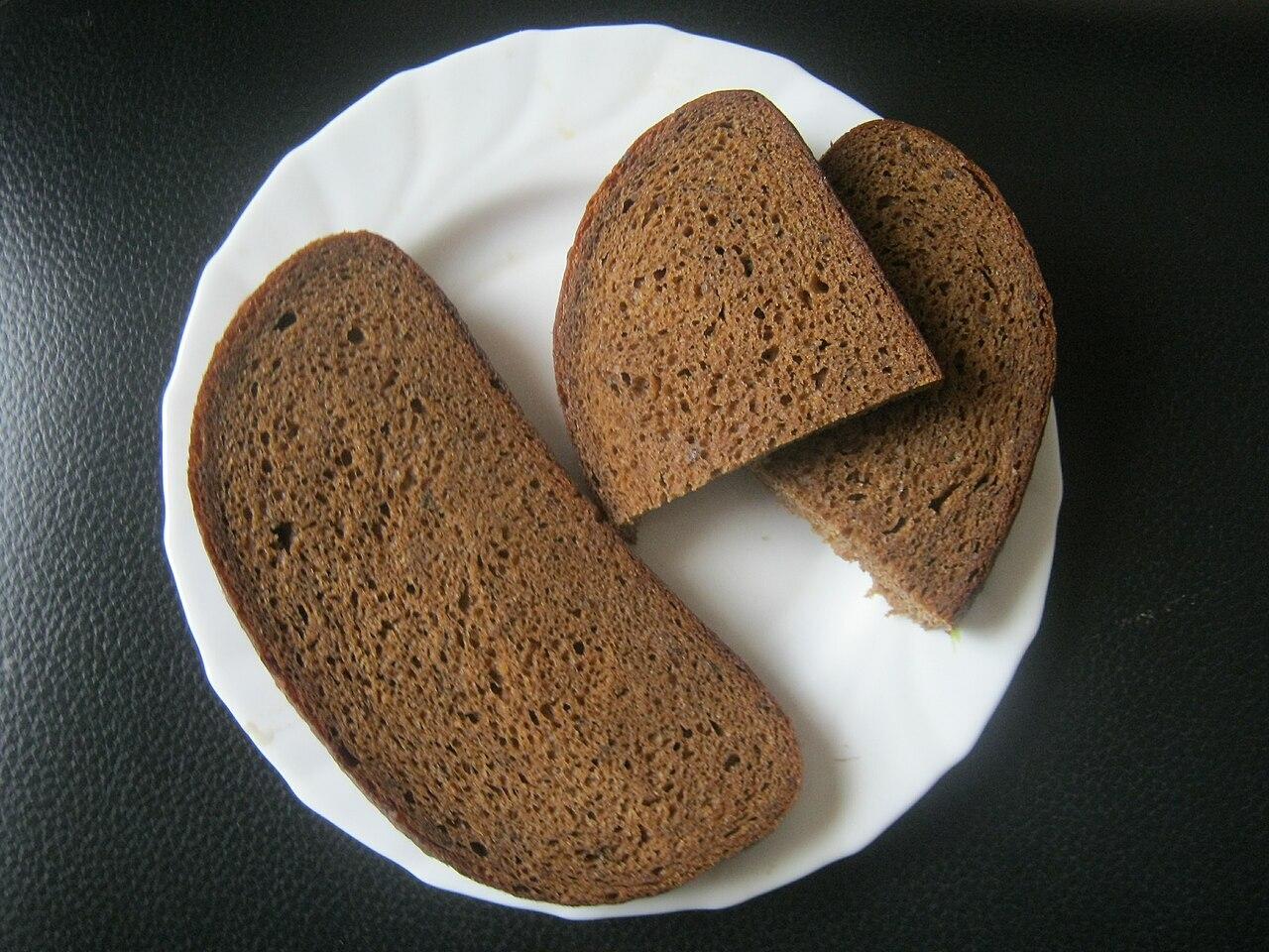 Slices of Latvian rye bread on a plate