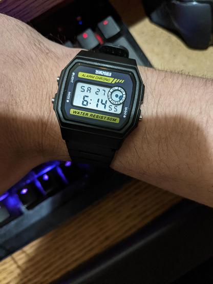 Watch that looks like a Casio watch but says Skmei on the top instead 