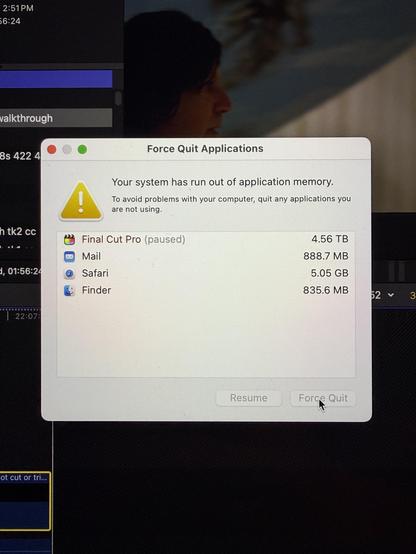 A computer screen displays a warning message about running out of application memory, listing paused apps and their memory usage.