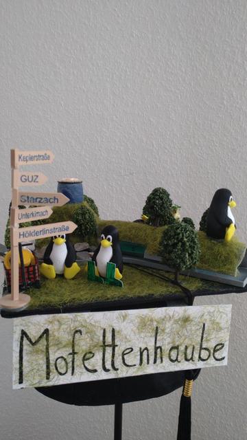 A selfbuilt graduation cap labeled "Mofettenhaube"  with several Linux Tux 3D printed penguins