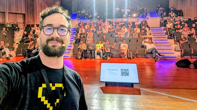 Selfie with the audience in the background