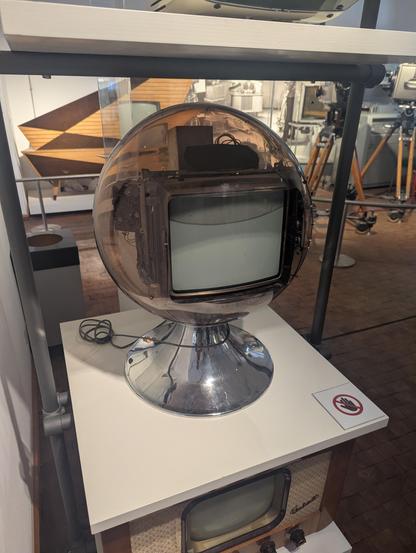Spherical concept TV from the 60s