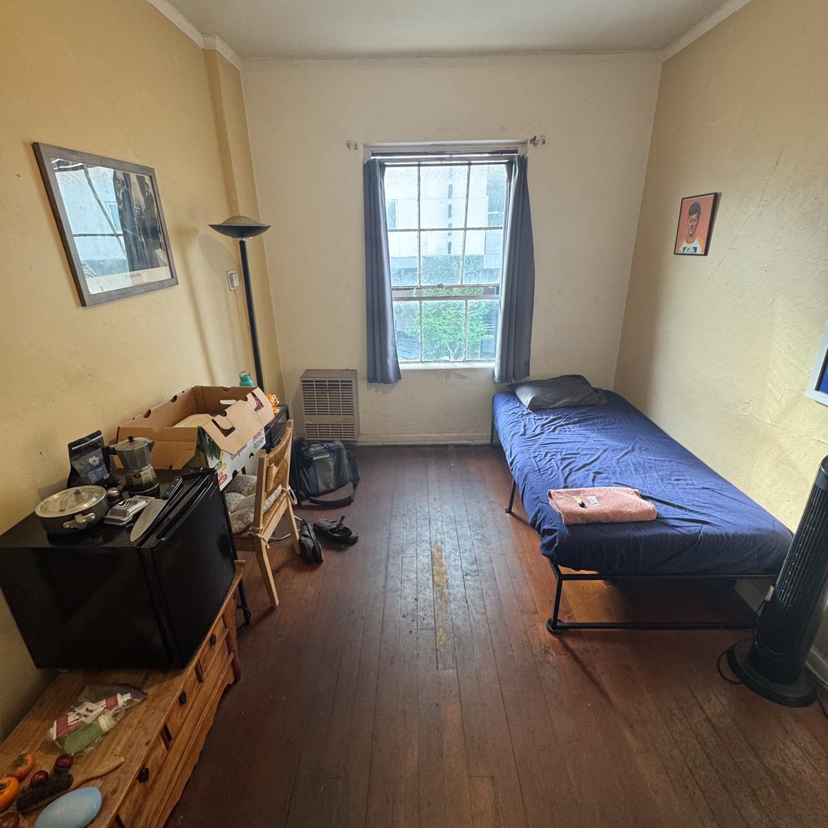 A room with sparse furnishings